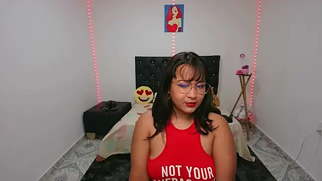 Snapshot of Nena_x69 chatting on 10-27-25, 11:47 Nena x69 online show from 10-27-25, 11:47