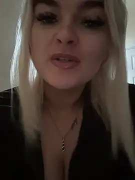 Snapshot of rosie-hipstergal chatting on 02-21-26, 03:35 rosie-hipstergal online show from 02-21-26, 03:35