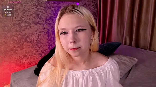 Snapshot of VivieSunn chatting on 06-19-26, 02:54 VivieSunn online show from 06-19-26, 02:54