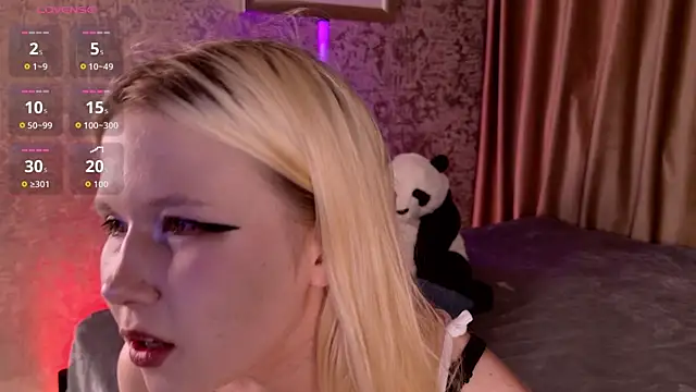 Snapshot of VivieSunn chatting on 06-21-26, 03:47 VivieSunn online show from 06-21-26, 03:47