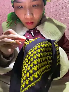 Snapshot of Yunzang chatting on 02-15-26, 12:14 Yunzang online show from 02-15-26, 12:14