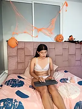 YeseniaRodriguez3 online show from 10-25-25, 09:42