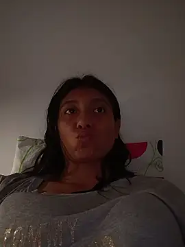 YeseniaRodriguez3 online show from 01-08-26, 10:23