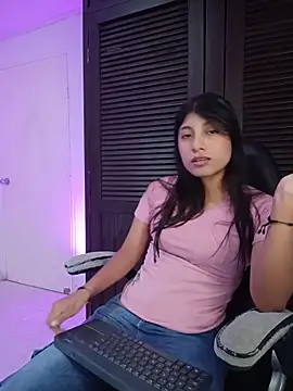 YeseniaRodriguez3 online show from 04-13-26, 12:32