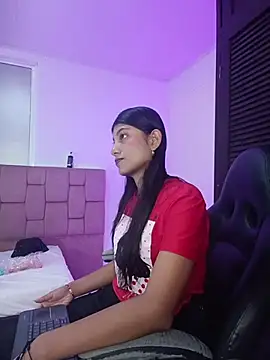 YeseniaRodriguez3 online show from 04-14-26, 12:33