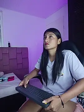 YeseniaRodriguez3 online show from 04-19-26, 05:34