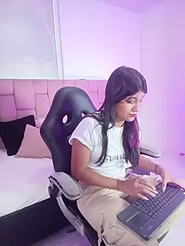 YeseniaRodriguez3 online show from 05-12-26, 07:33