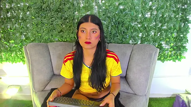 Snapshot of YeseniaRodriguez3 chatting on 07-07-26, 01:04 YeseniaRodriguez3 online show from 07-07-26, 01:04