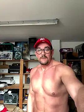 Gentleman 36 online show from 10-25-25, 08:00