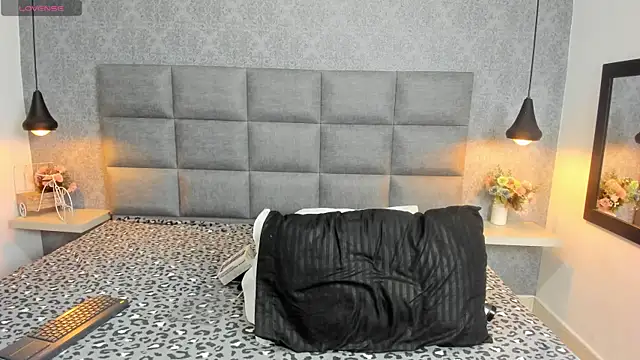 Luna Bella3 online show from 11-24-25, 11:32