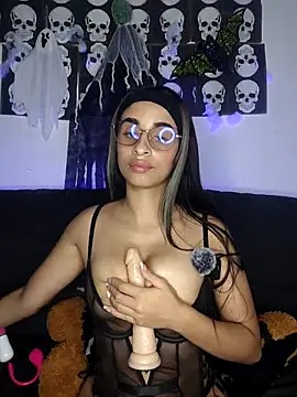 RosyDarck online show from 10-28-25, 03:21