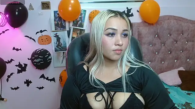 Katicamorada online show from 10-29-25, 04:04