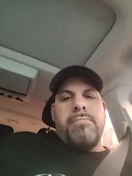 Snapshot of Tincho1051 chatting on 11-29-25, 05:27 Tincho1051 online show from 11-29-25, 05:27