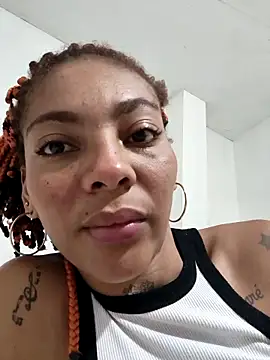 leona sumiza online show from 10-28-25, 08:33