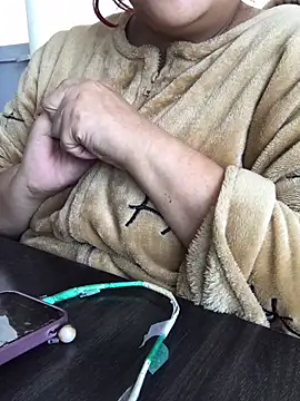 Snapshot of Evil_kitty6 chatting on 11-11-25, 04:07 Evil kitty6 online show from 11-11-25, 04:07