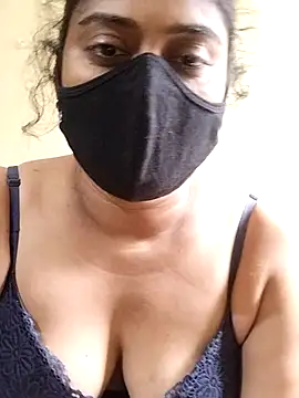 Snapshot of girl999 chatting on 11-02-25, 09:44 girl999 online show from 11-02-25, 09:44