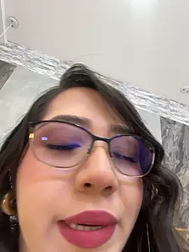 Hannahpradaa  online show from 12-17-25, 11:27