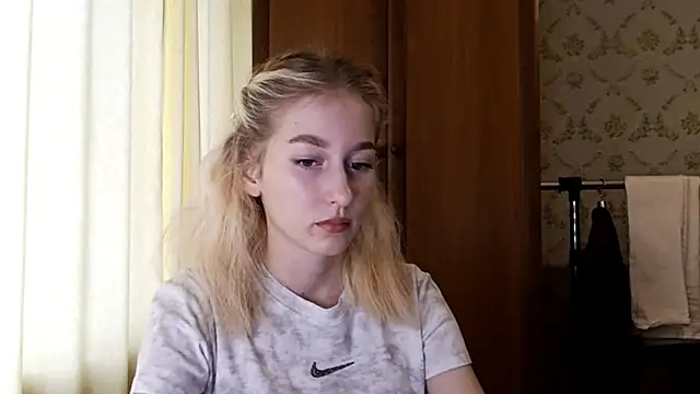 Snapshot of LisaKacitaa chatting on 11-06-25, 09:10 LisaKacitaa online show from 11-06-25, 09:10