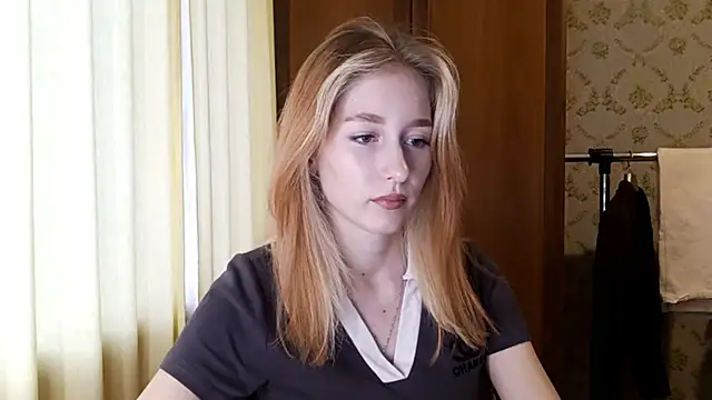 Snapshot of LisaKacitaa chatting on 11-11-25, 12:27 LisaKacitaa online show from 11-11-25, 12:27