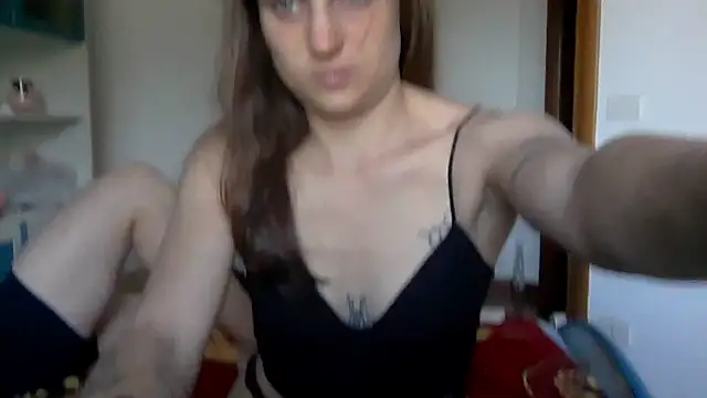 Snapshot of SinnEmily chatting on 05-31-26, 03:19 SinnEmily online show from 05-31-26, 03:19