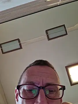 Snapshot of rafryg chatting on 12-15-25, 08:07 rafryg online show from 12-15-25, 08:07