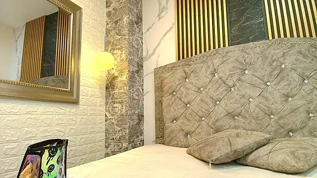 Salome cruxx online show from 01-10-26, 11:45