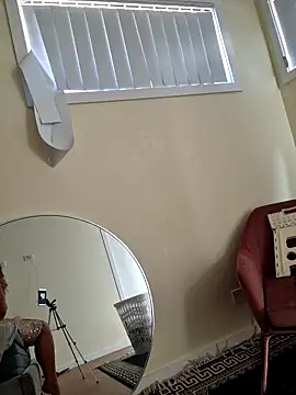 Snapshot of Beautysecret chatting on 11-04-25, 08:08 Beautysecret online show from 11-04-25, 08:08