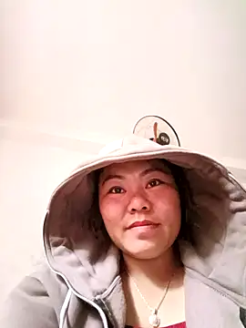 binhyen-00 online show from 11-20-25, 06:35