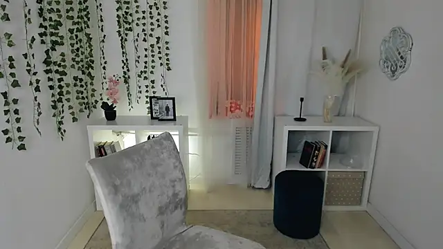 Evanessa Johns online show from 12-03-25, 10:35