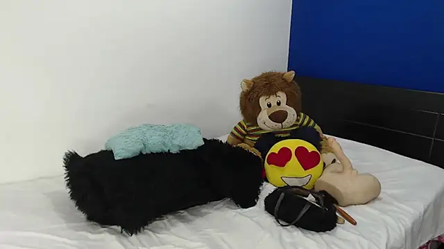 EmmilyConnor online show from 04-17-26, 02:53