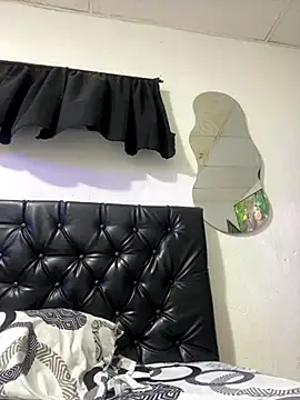 Snapshot of zui_luu chatting on 11-13-25, 04:17 zui luu online show from 11-13-25, 04:17