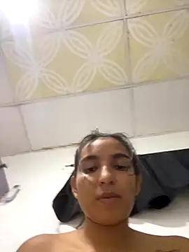 Snapshot of zui_luu chatting on 12-01-25, 05:23 zui luu online show from 12-01-25, 05:23