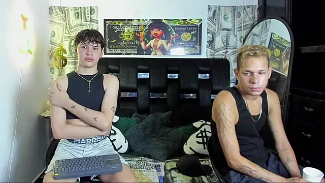 Snapshot of Magic_Duo chatting on 10-31-25, 11:33 Magic Duo online show from 10-31-25, 11:33