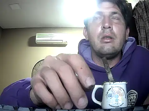 Snapshot of calitox1995 chatting on 10-31-25, 06:03 calitox1995 online show from 10-31-25, 06:03