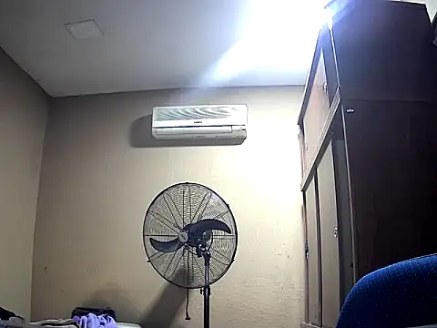 Snapshot of calitox1995 chatting on 10-31-25, 10:44 calitox1995 online show from 10-31-25, 10:44