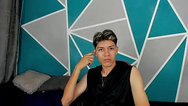 Snapshot of Andrew_ledman chatting on 10-30-25, 11:44 Andrew ledman online show from 10-30-25, 11:44