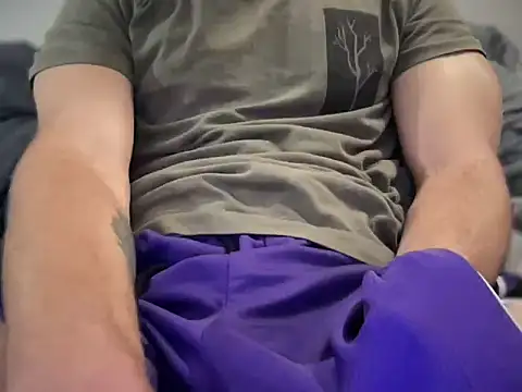 Snapshot of andrewholdsteady chatting on 10-28-25, 02:37 andrewholdsteady online show from 10-28-25, 02:37