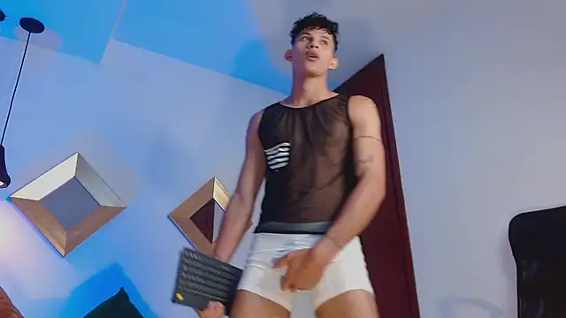 KamiSuarez online show from 03-27-26, 06:29