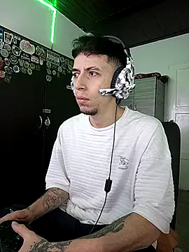 Snapshot of Aron_Jones_ chatting on 10-29-25, 09:27 Aron Jones  online show from 10-29-25, 09:27