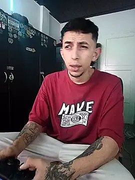 Snapshot of Aron_Jones_ chatting on 11-01-25, 08:33 Aron Jones  online show from 11-01-25, 08:33