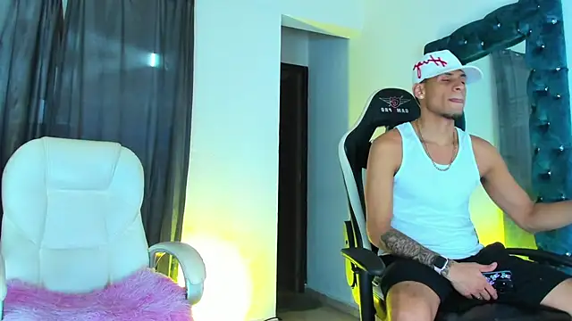 Snapshot of Yourtemptation555 chatting on 10-31-25, 11:50 Yourtemptation555 online show from 10-31-25, 11:50