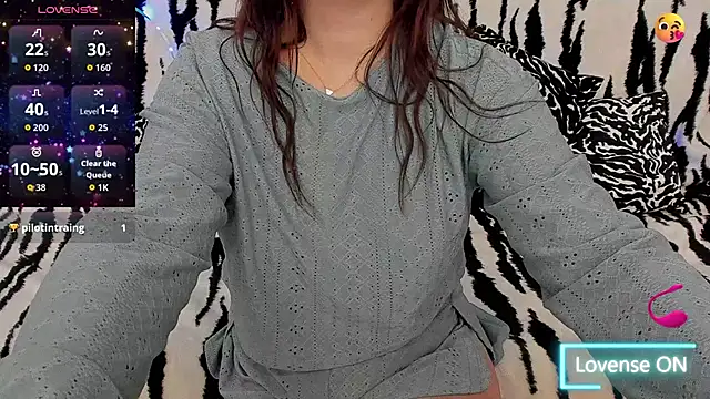 Snapshot of GlowMimi chatting on 11-02-25, 10:45 GlowMimi online show from 11-02-25, 10:45