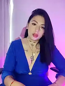 Snapshot of IsoldeX chatting on 11-04-25, 02:16 IsoldeX online show from 11-04-25, 02:16