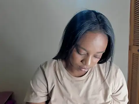 Snapshot of _Chaina chatting on 12-14-25, 11:42 Chaina online show from 12-14-25, 11:42