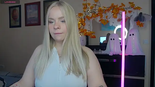 Snapshot of LisaCandy1 chatting on 10-30-25, 07:43 LisaCandy1 online show from 10-30-25, 07:43