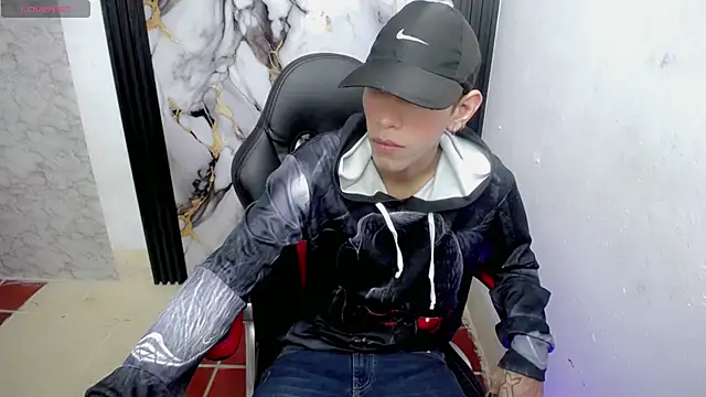 The latin boy online show from 12-18-25, 02:39