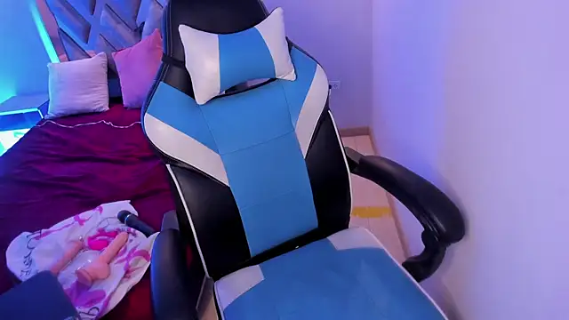 Julietta01 online show from 11-27-25, 03:41