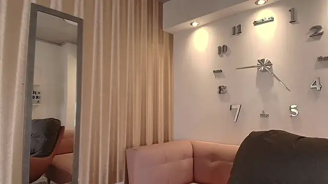 KamyGlam online show from 04-15-26, 08:09