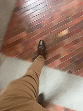 Snapshot of LeoBlaze13 chatting on 11-19-25, 09:26 LeoBlaze13 online show from 11-19-25, 09:26