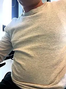 Snapshot of LeoBlaze13 chatting on 01-08-26, 08:33 LeoBlaze13 online show from 01-08-26, 08:33